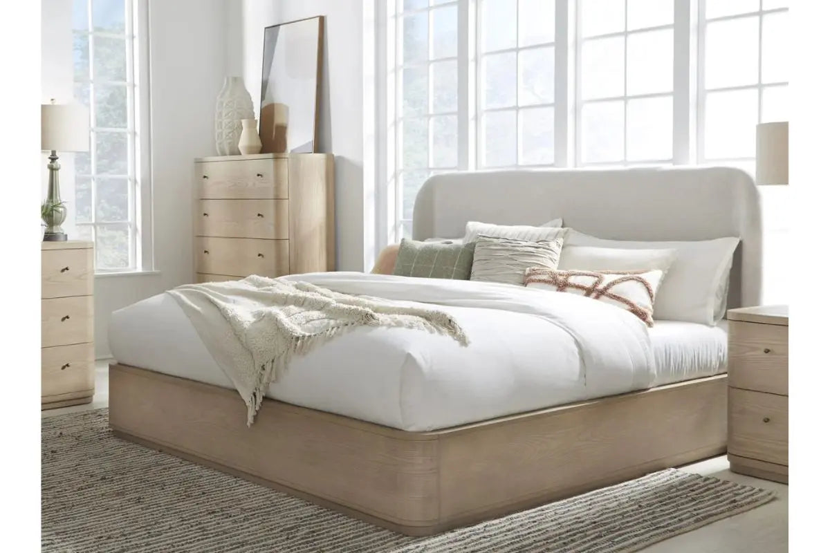 PENNY0010:Penny Platform Bed, Styled