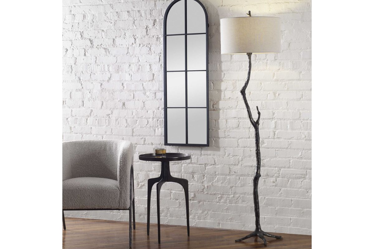 724383272:Spruce Lamp, Styled