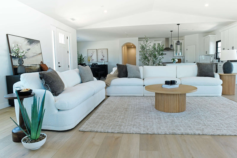 STRATUS04:Stratus Loveseat, Styled