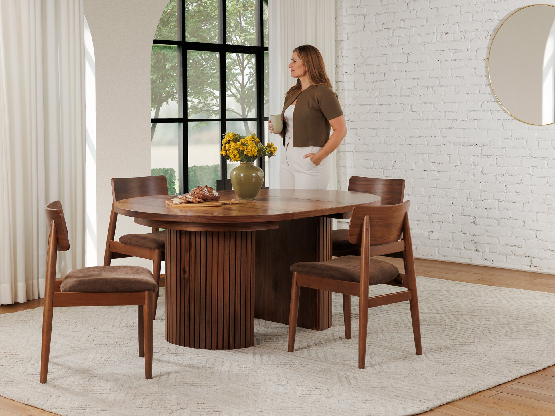 TRANSFM21:Transformer Round Dining Table, Styled