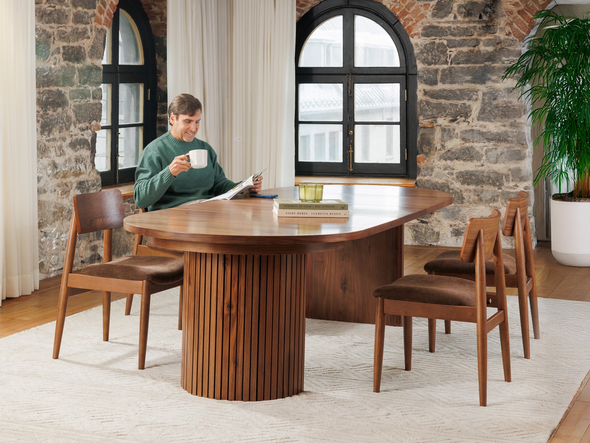 TRANSFM21:Transformer Round Dining Table, Styled