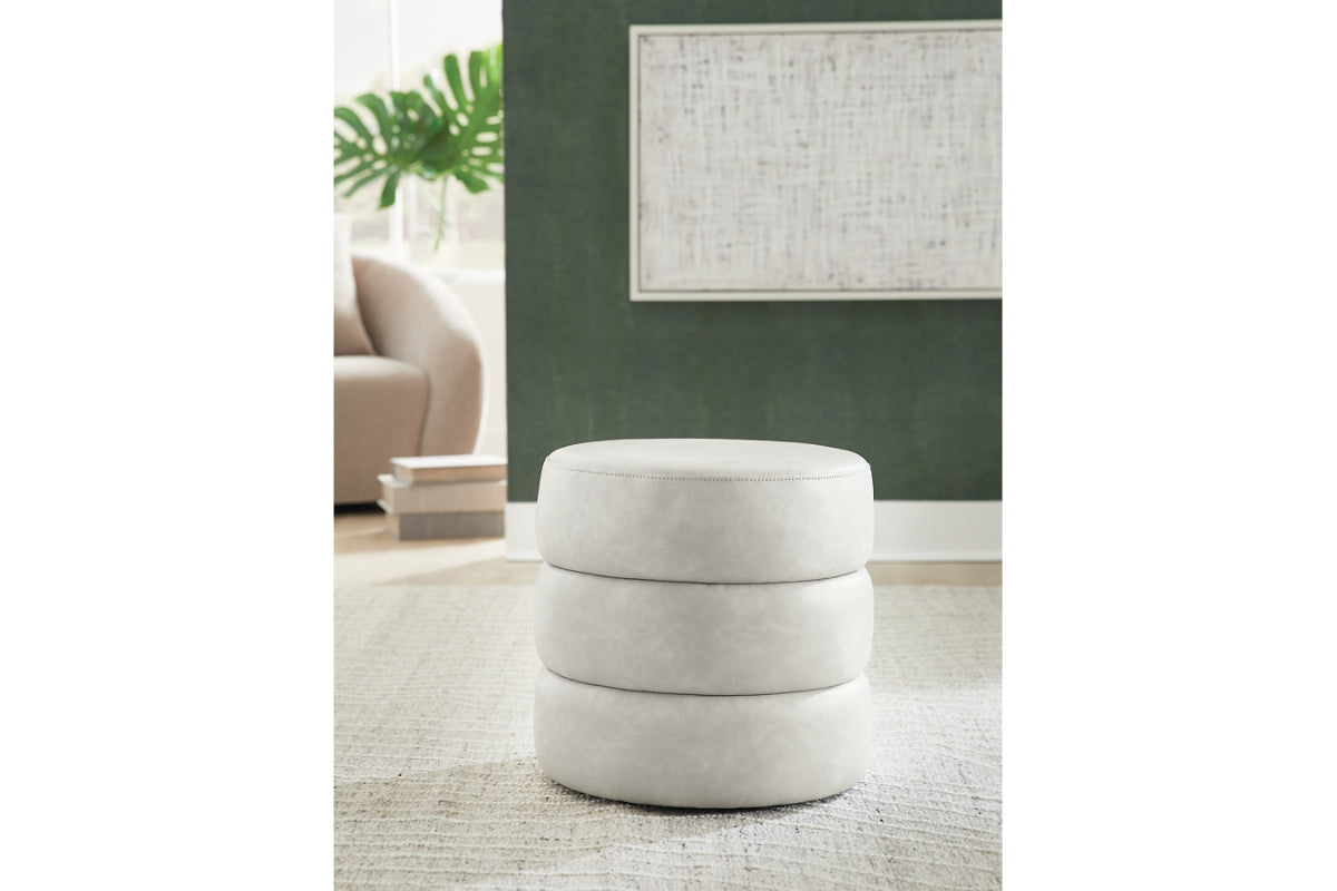 024619277:Ummi Accent Ottoman, Styled