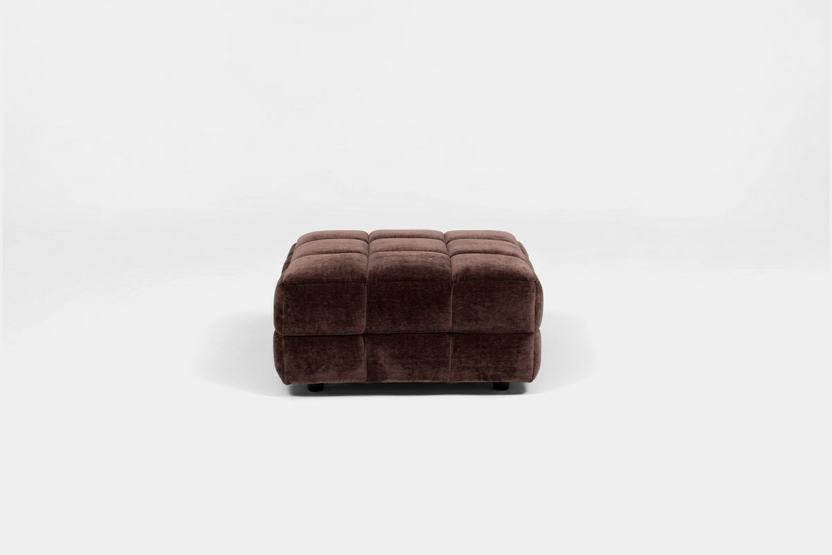 464631372:Valmont Ottoman, Front