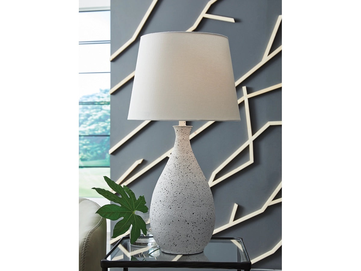 927998850:Wyattford Lamp, Styled