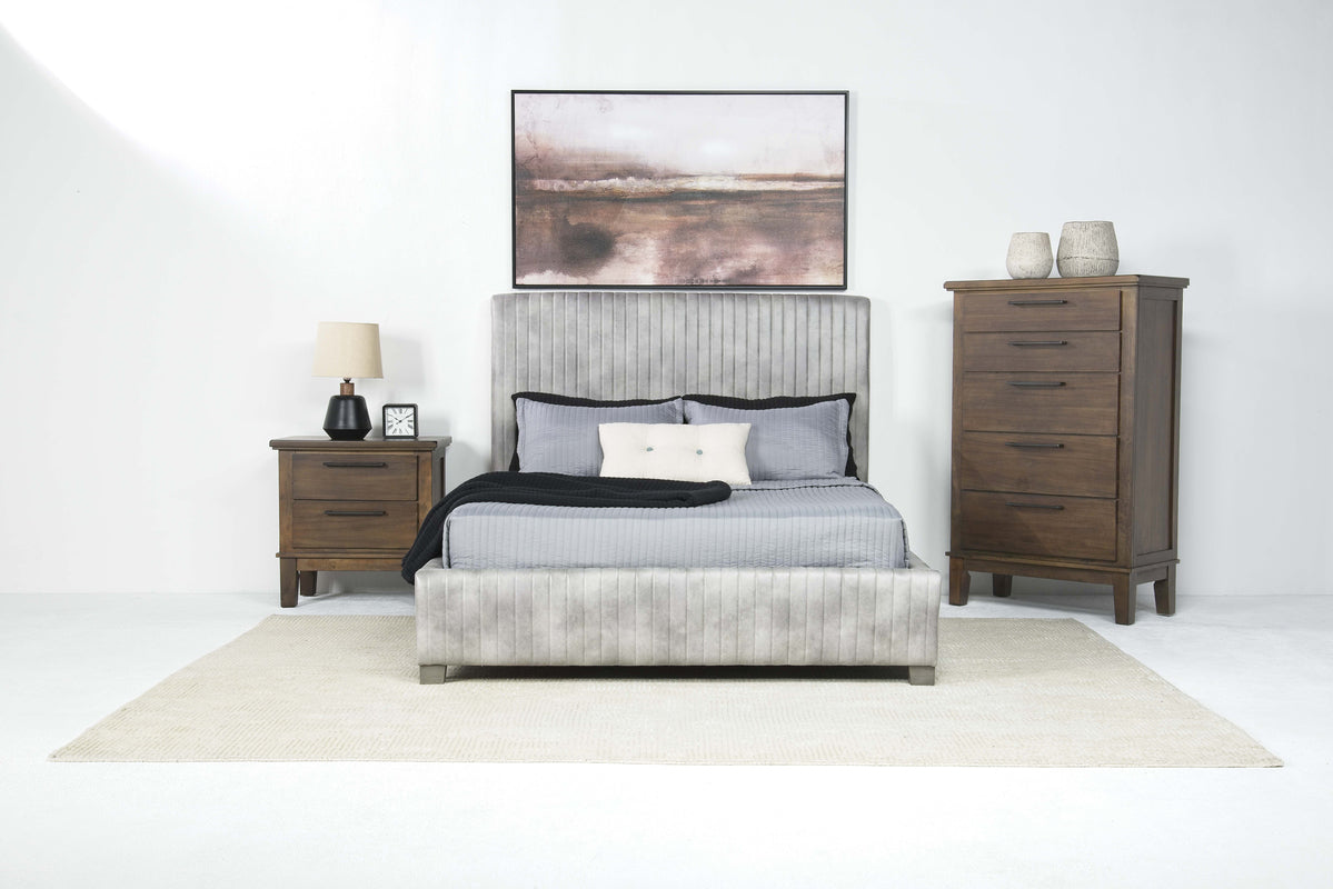 611881134:Yellowstone Panel Bed, Styled