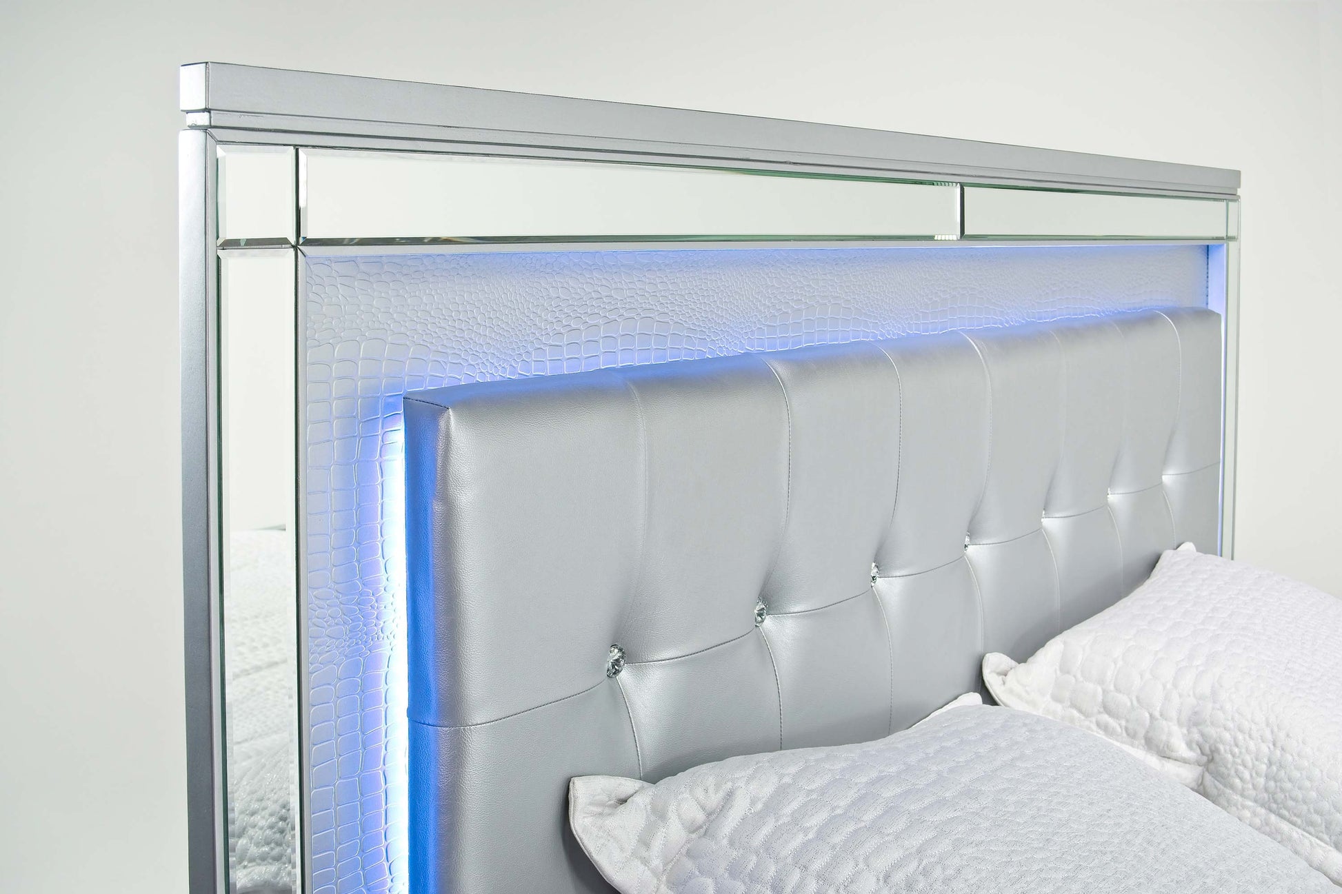 556488244:Valentino Panel Bed in Silver, Queen, Image 4