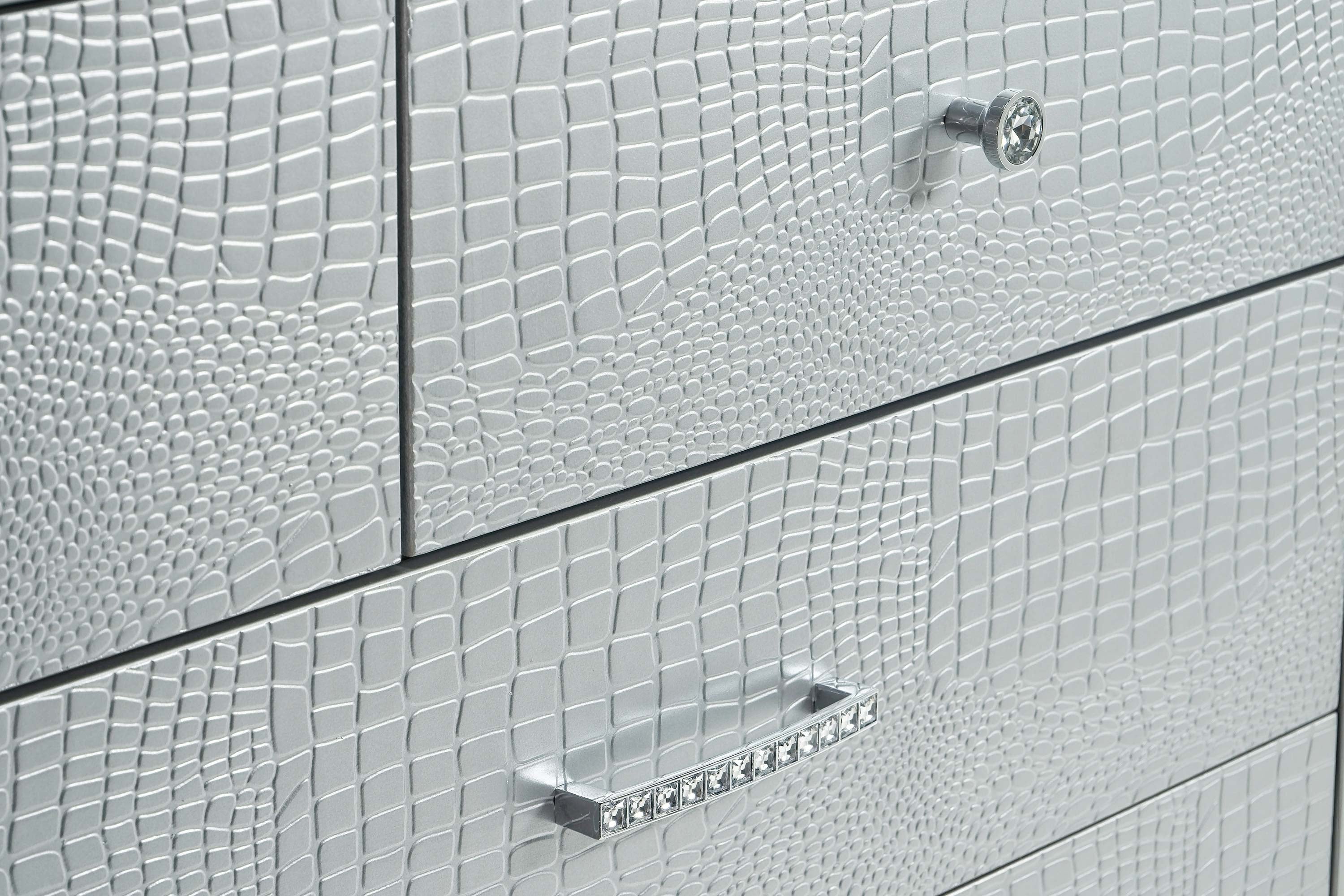 067654484:Valentino Chest in Silver, Image 4