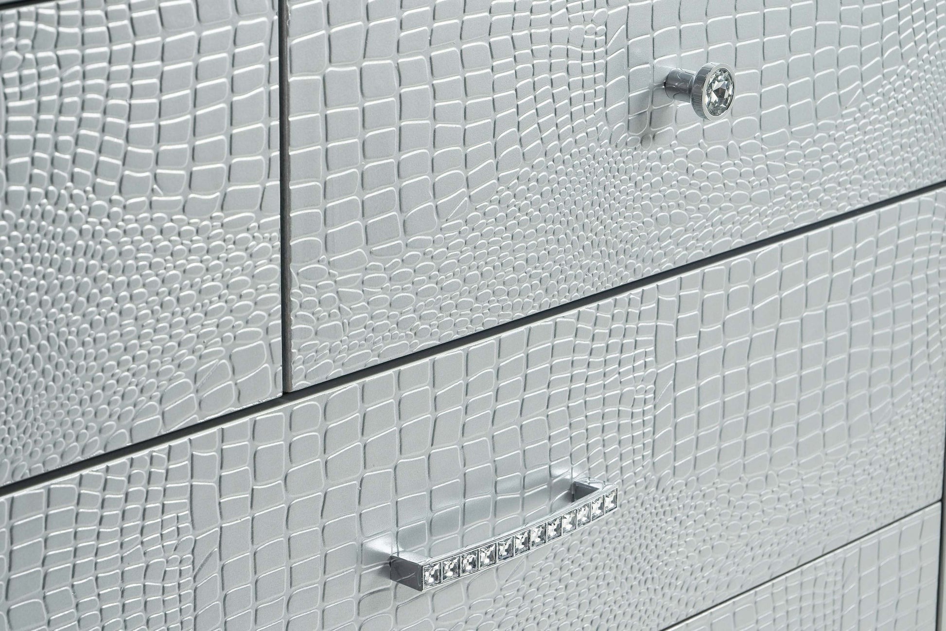 067654484:Valentino Chest in Silver, Image 4