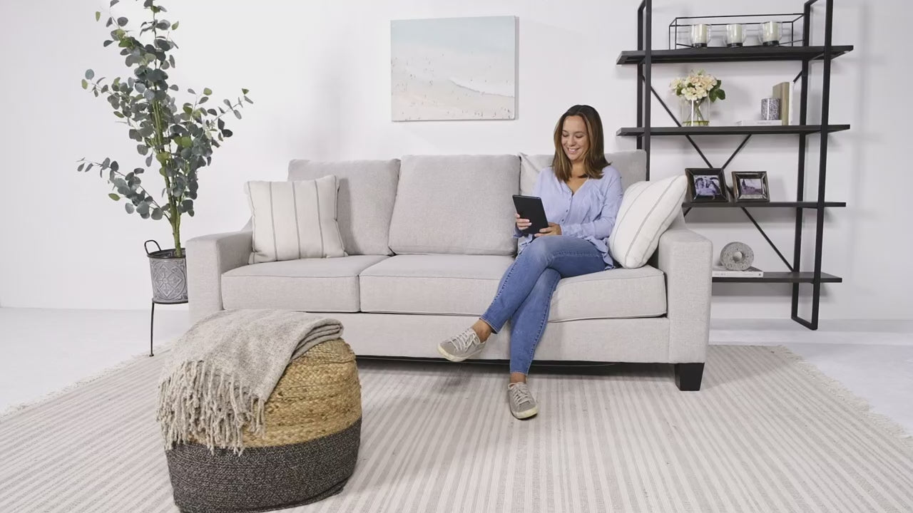 Load video: LUCY00001:Lucy