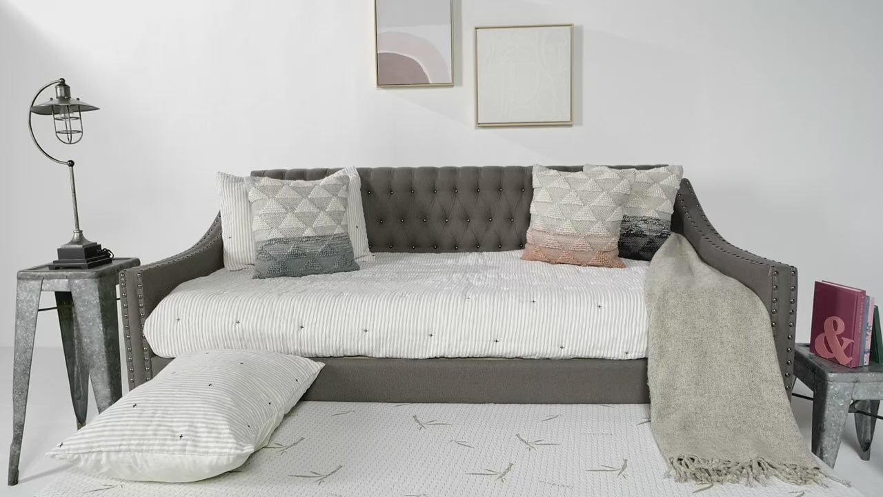 Load video: 281907864:Veronica