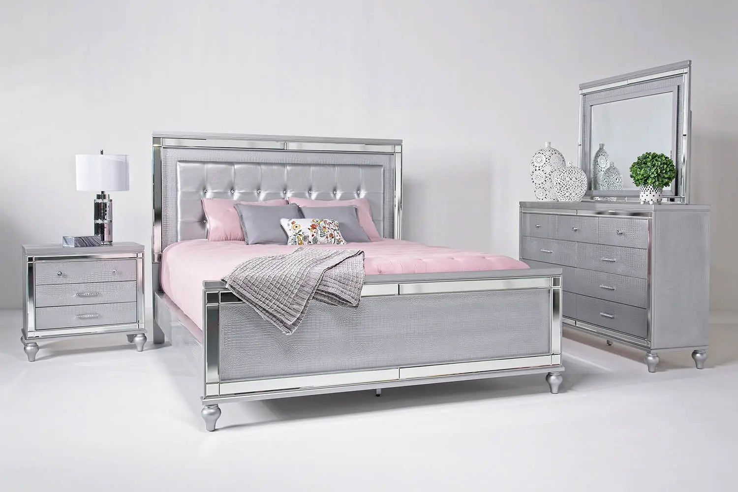 067654484:Valentino Chest in Silver, Image 5